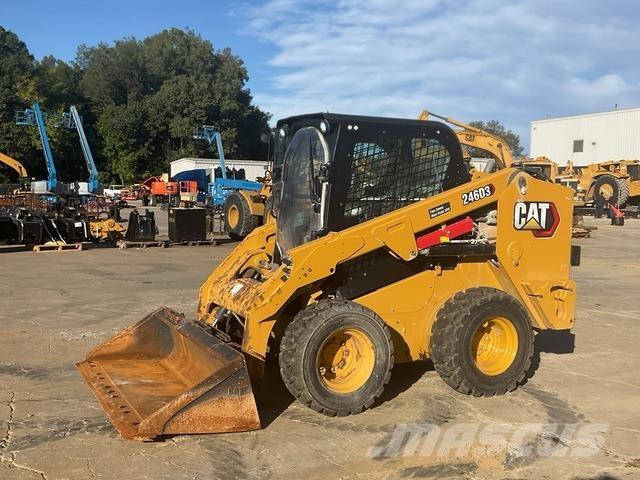 CAT 246D3 لوادر انزلاقية التوجيه