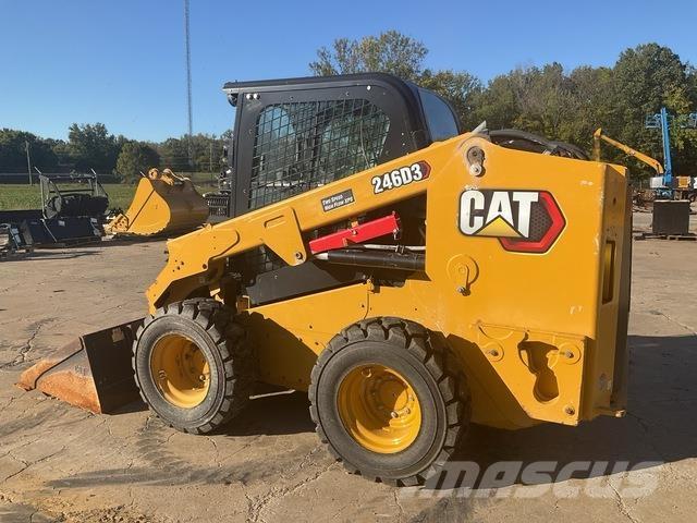 CAT 246D3 لوادر انزلاقية التوجيه