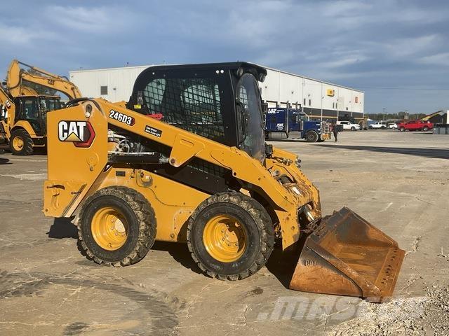 CAT 246D3 لوادر انزلاقية التوجيه