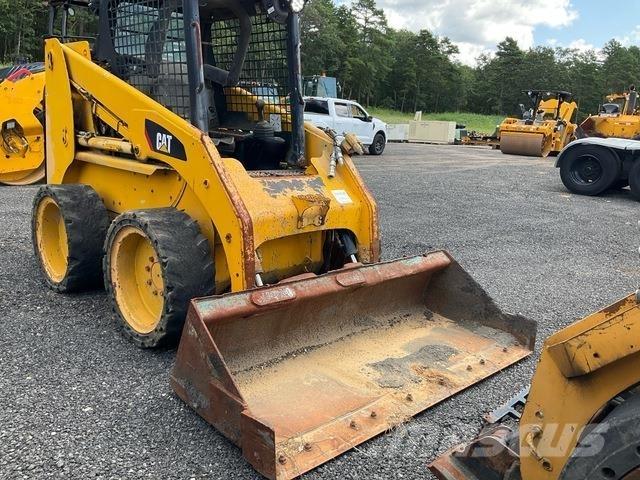 CAT 248B لوادر انزلاقية التوجيه