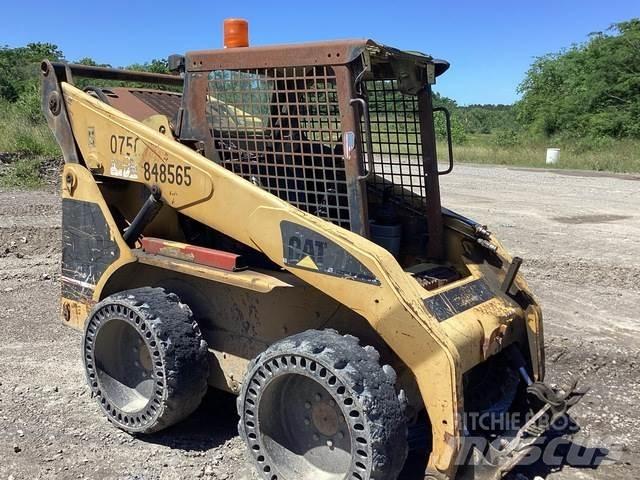 CAT 252 لوادر انزلاقية التوجيه