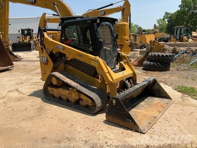 CAT 259D3 لوادر انزلاقية التوجيه