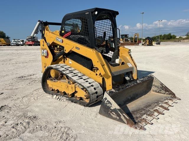 CAT 259D3 لوادر انزلاقية التوجيه