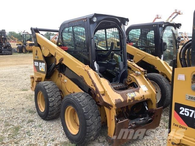 CAT 262D لوادر انزلاقية التوجيه