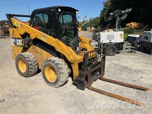 CAT 262D لوادر انزلاقية التوجيه