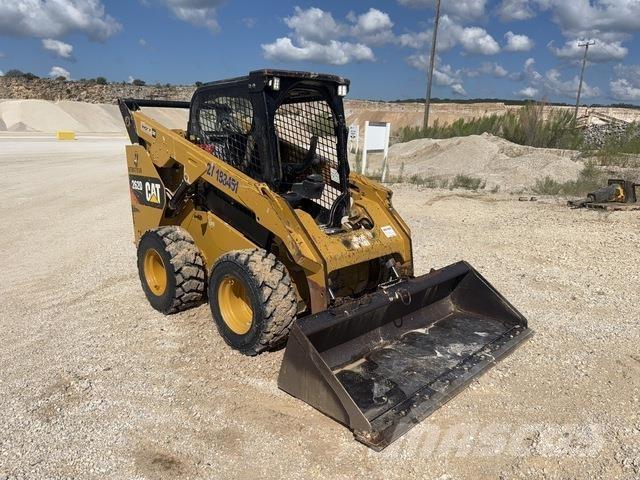 CAT 262D لوادر انزلاقية التوجيه