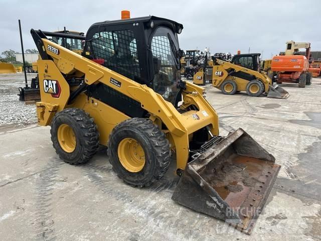 CAT 262D3 لوادر انزلاقية التوجيه