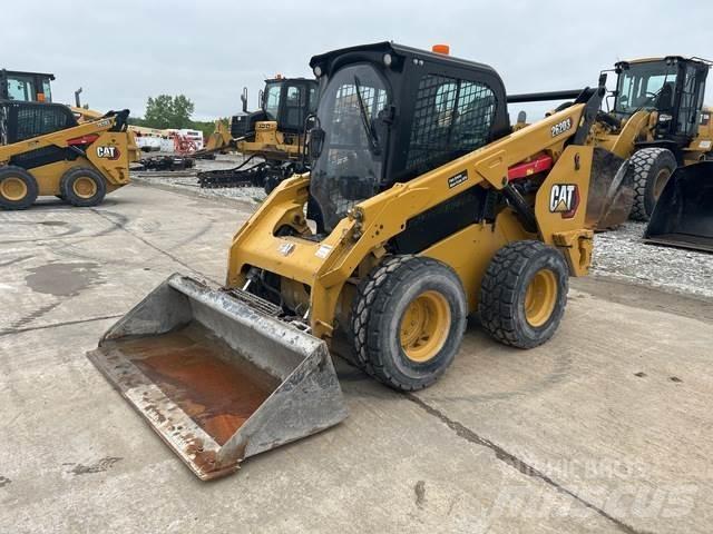 CAT 262D3 لوادر انزلاقية التوجيه