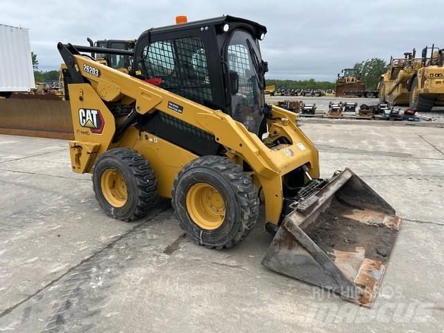 CAT 262D3 لوادر انزلاقية التوجيه