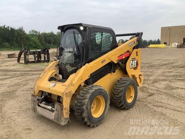 CAT 262D3 لوادر انزلاقية التوجيه