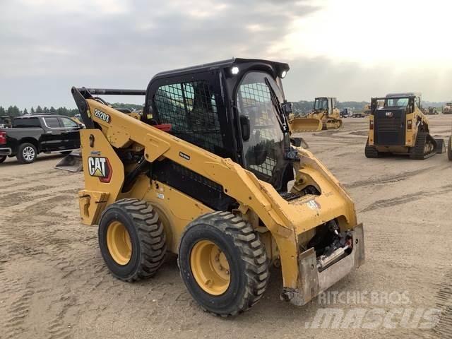 CAT 262D3 لوادر انزلاقية التوجيه