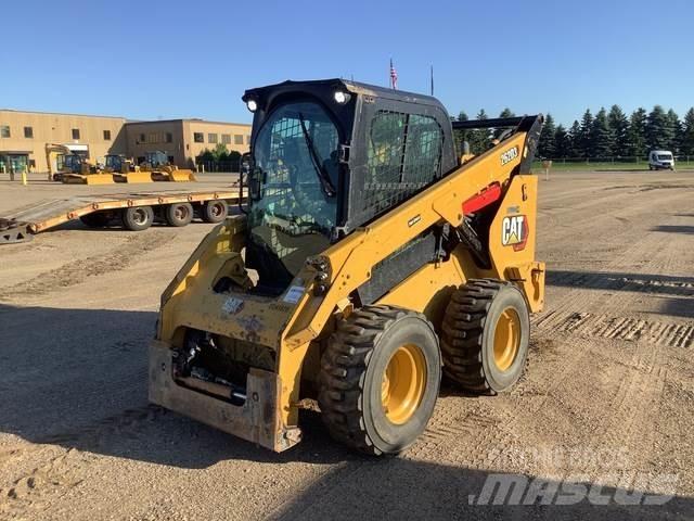 CAT 262D3 لوادر انزلاقية التوجيه