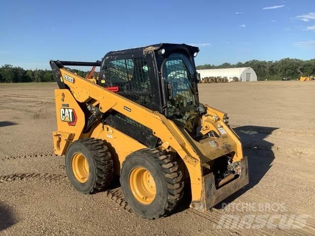 CAT 262D3 لوادر انزلاقية التوجيه