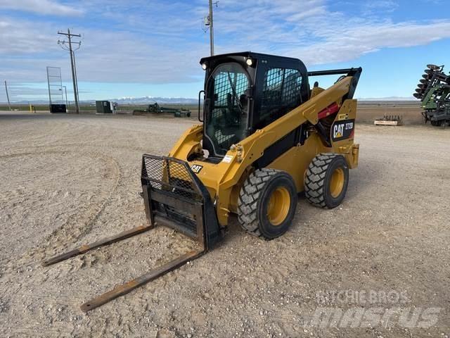 CAT 272D لوادر انزلاقية التوجيه