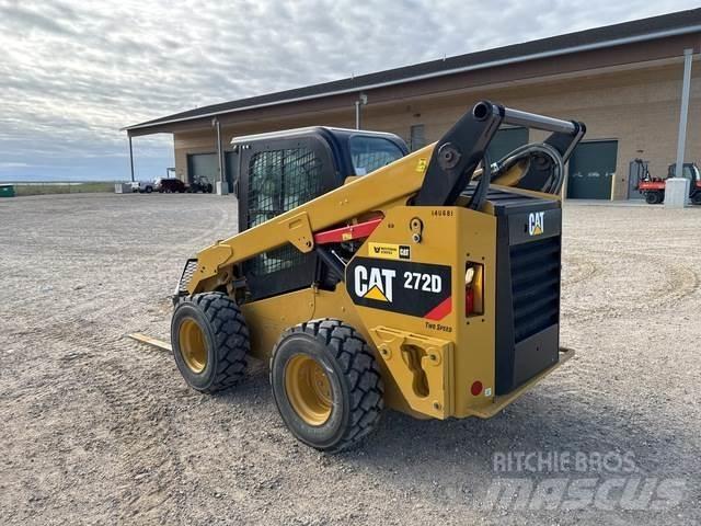 CAT 272D لوادر انزلاقية التوجيه
