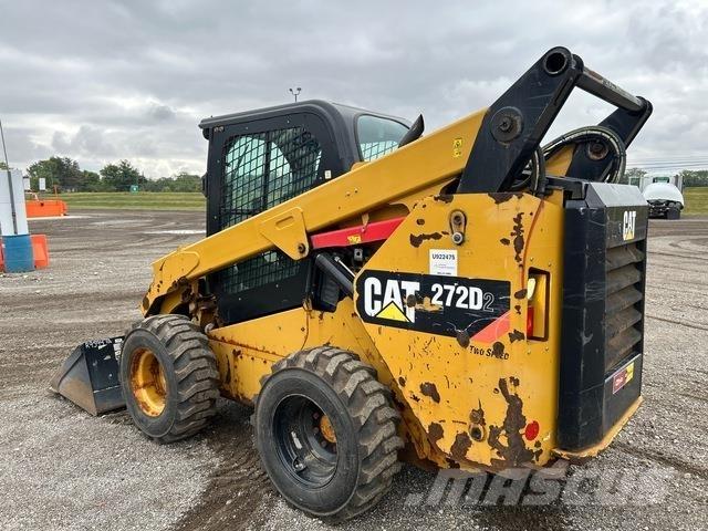 CAT 272D2 لوادر انزلاقية التوجيه