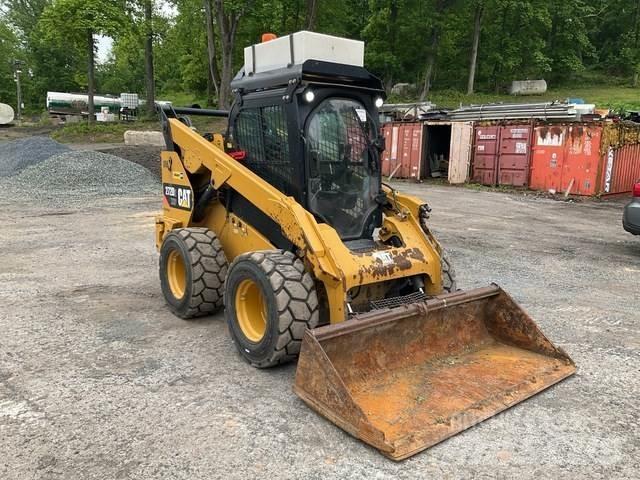 CAT 272D2 XHP لوادر انزلاقية التوجيه