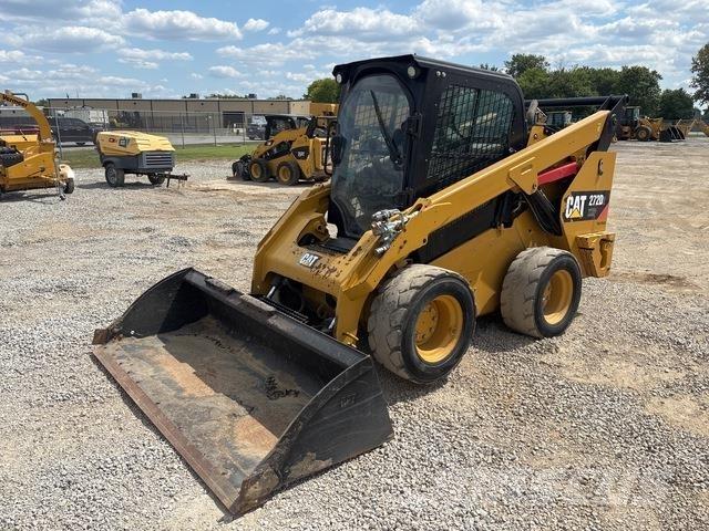 CAT 272D2 XHP لوادر انزلاقية التوجيه