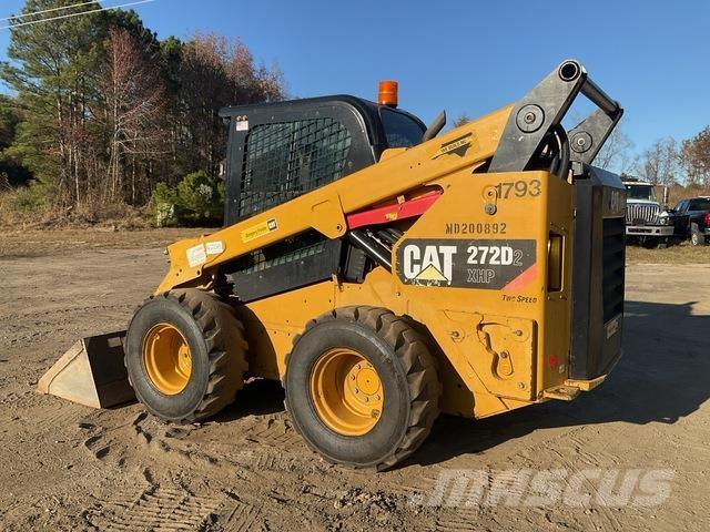 CAT 272D2 XHP لوادر انزلاقية التوجيه