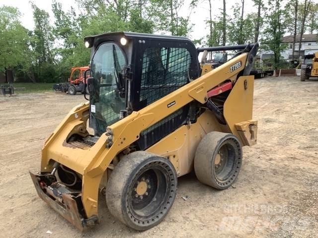 CAT 272D3 لوادر انزلاقية التوجيه