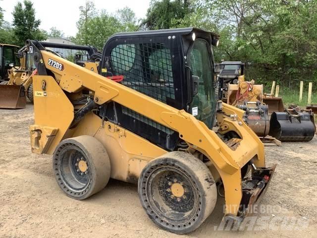 CAT 272D3 لوادر انزلاقية التوجيه