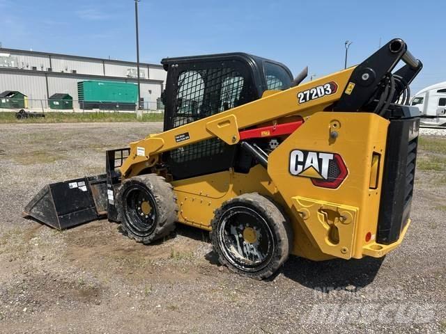 CAT 272D3 لوادر انزلاقية التوجيه