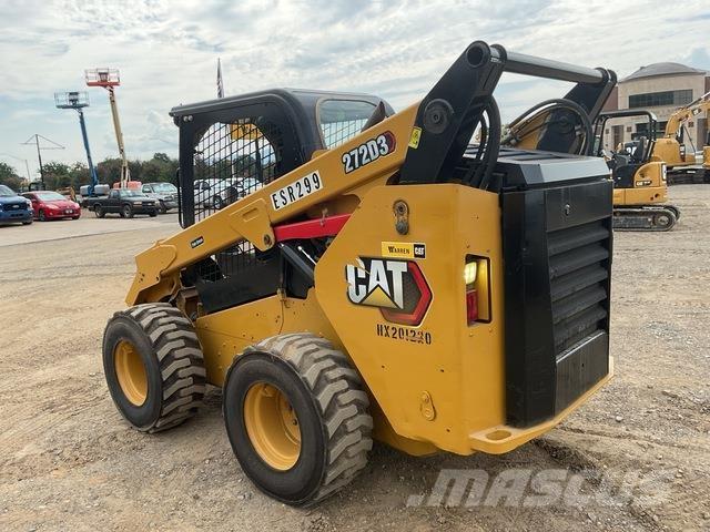 CAT 272D3 لوادر انزلاقية التوجيه