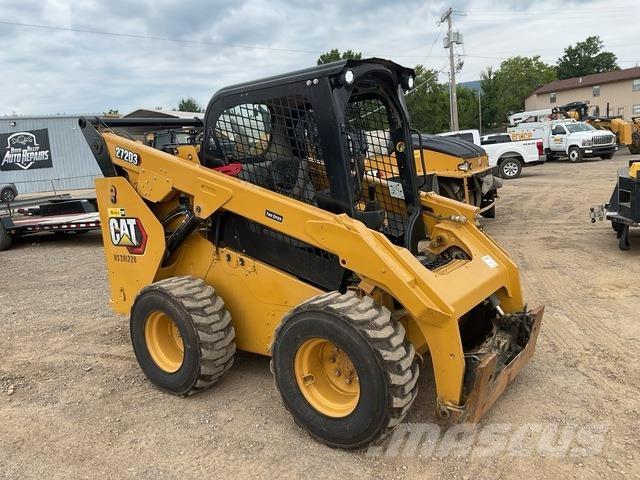 CAT 272D3 لوادر انزلاقية التوجيه