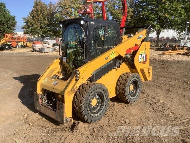 CAT 272D3 لوادر انزلاقية التوجيه