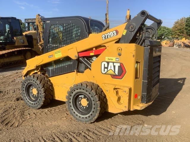 CAT 272D3 لوادر انزلاقية التوجيه