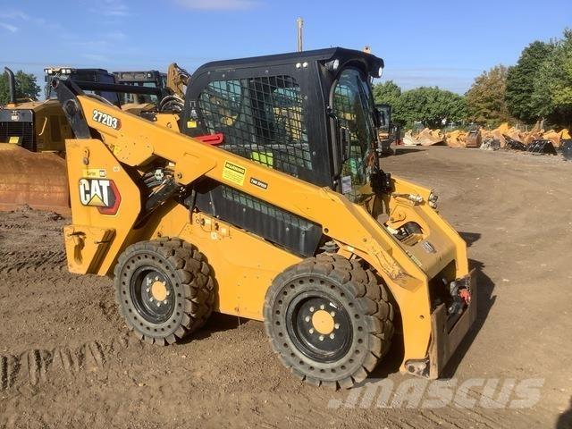 CAT 272D3 لوادر انزلاقية التوجيه