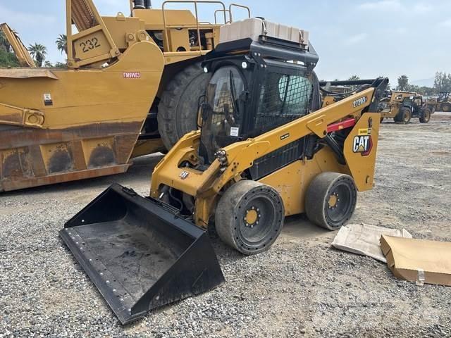 CAT 272D3 XE لوادر انزلاقية التوجيه