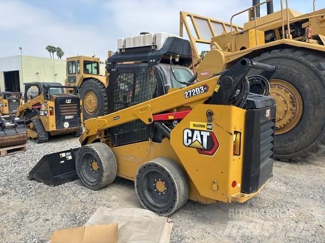 CAT 272D3 XE لوادر انزلاقية التوجيه