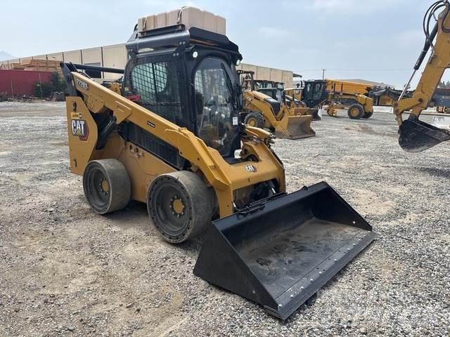 CAT 272D3 XE لوادر انزلاقية التوجيه