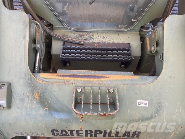 CAT 277C لوادر انزلاقية التوجيه