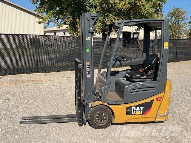 CAT 2ET2500 شاحنات ذات رافعات شوكية تعمل بالكهرباء