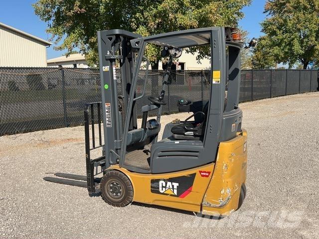 CAT 2ET2500 شاحنات ذات رافعات شوكية تعمل بالكهرباء