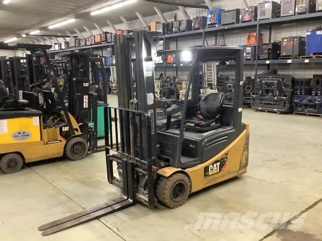 CAT 2ET4000 شاحنات ذات رافعات شوكية تعمل بالكهرباء
