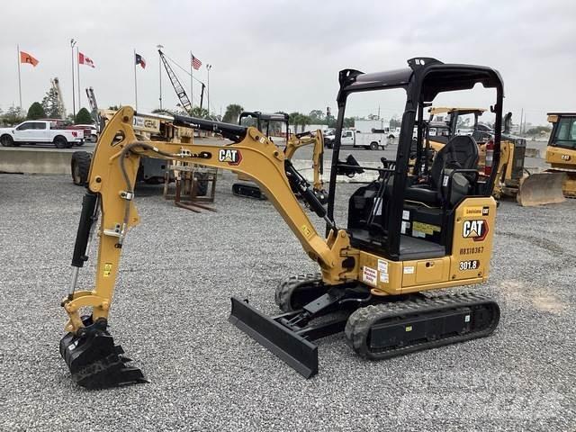 CAT 301.8 حفارات زحافة