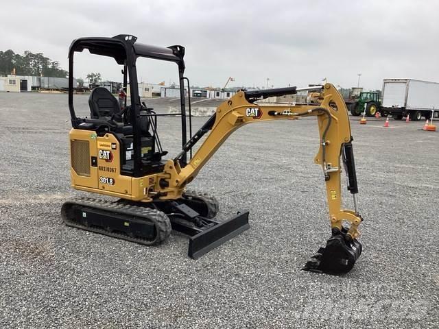 CAT 301.8 حفارات زحافة