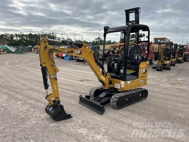 CAT 301.8 حفارات زحافة