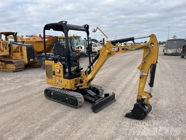 CAT 301.8 حفارات زحافة