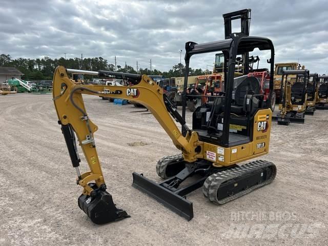 CAT 301.8 حفارات زحافة