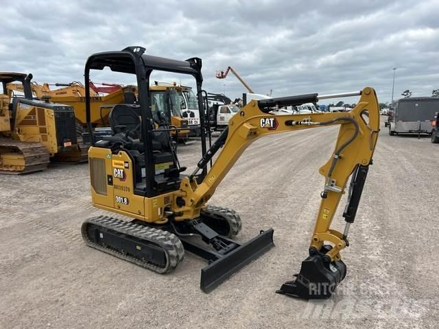 CAT 301.8 حفارات زحافة