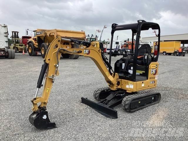 CAT 301.8 حفارات زحافة