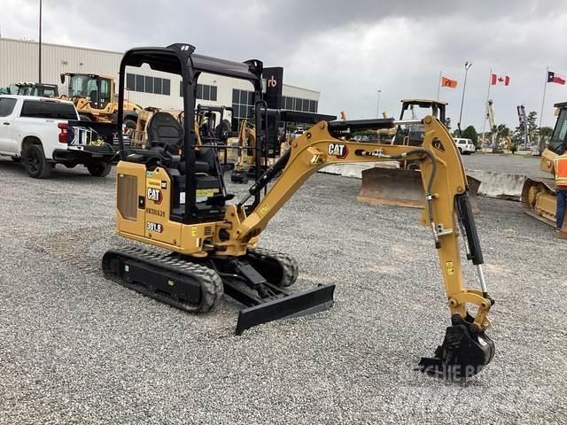 CAT 301.8 حفارات زحافة