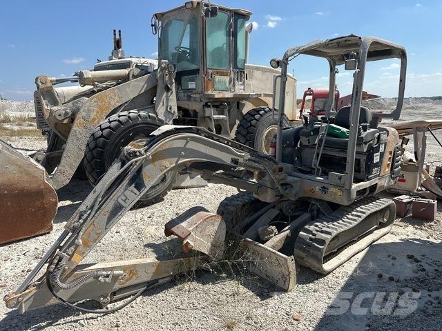 CAT 302.5 حفارات زحافة