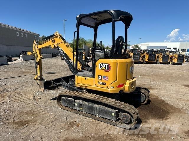 CAT 302.7 حفارات زحافة