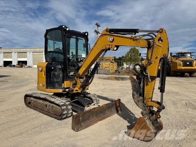 CAT 302.7 CR حفارات زحافة