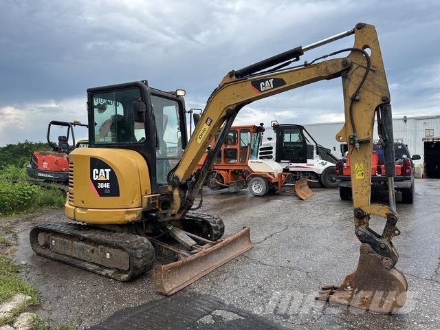 CAT 304E حفارات زحافة